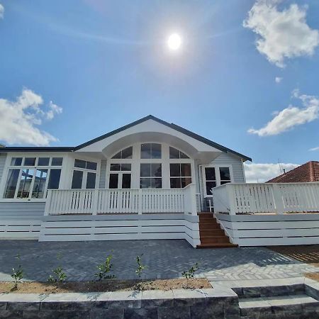 Tauranga - Big, Beautiful Villa On The Water! Bagian luar foto