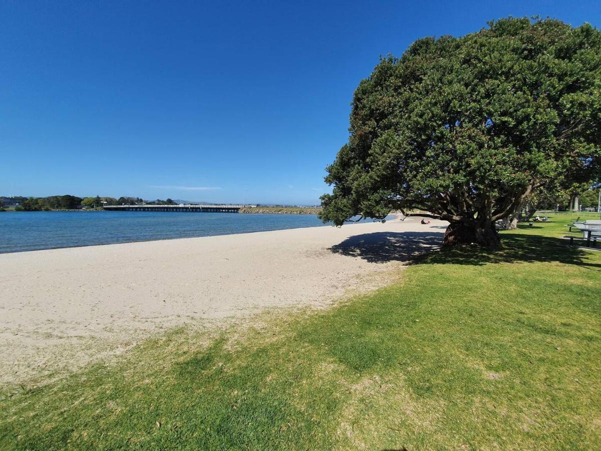 Tauranga - Big, Beautiful Villa On The Water! Bagian luar foto